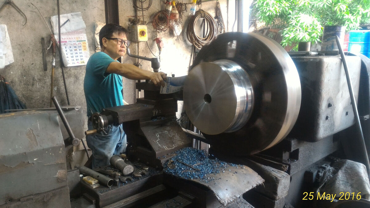 Large diameter turning on manual lathe